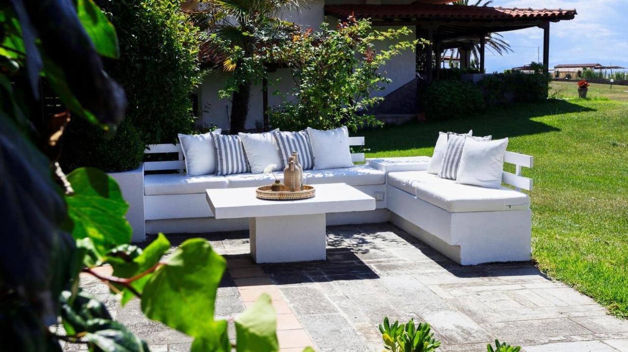 Soleado Beachfront Villa Skála Foúrkas Exteriör bild
